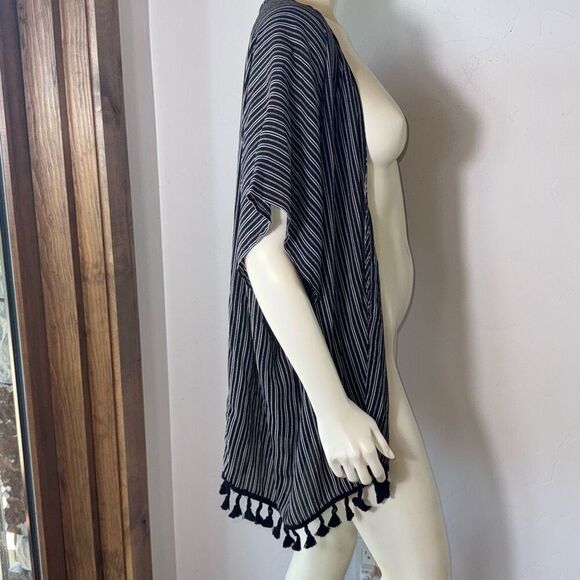 Le Lis Black and White Kimono Cardigan Size Large - Picture 11 of 14